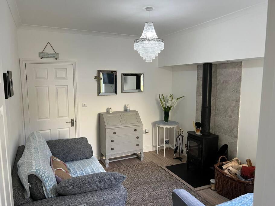 Lilly'S Cottage, Filey, Sleeps 8 ภายนอก รูปภาพ
