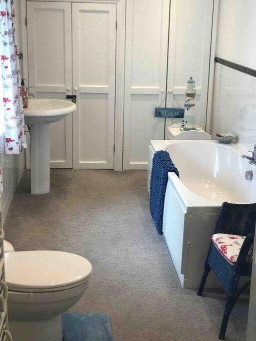 Lilly'S Cottage, Filey, Sleeps 8 ภายนอก รูปภาพ