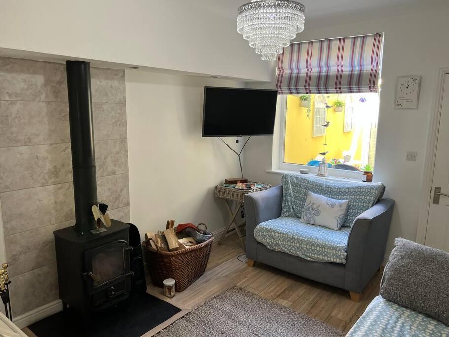 Lilly'S Cottage, Filey, Sleeps 8 ภายนอก รูปภาพ